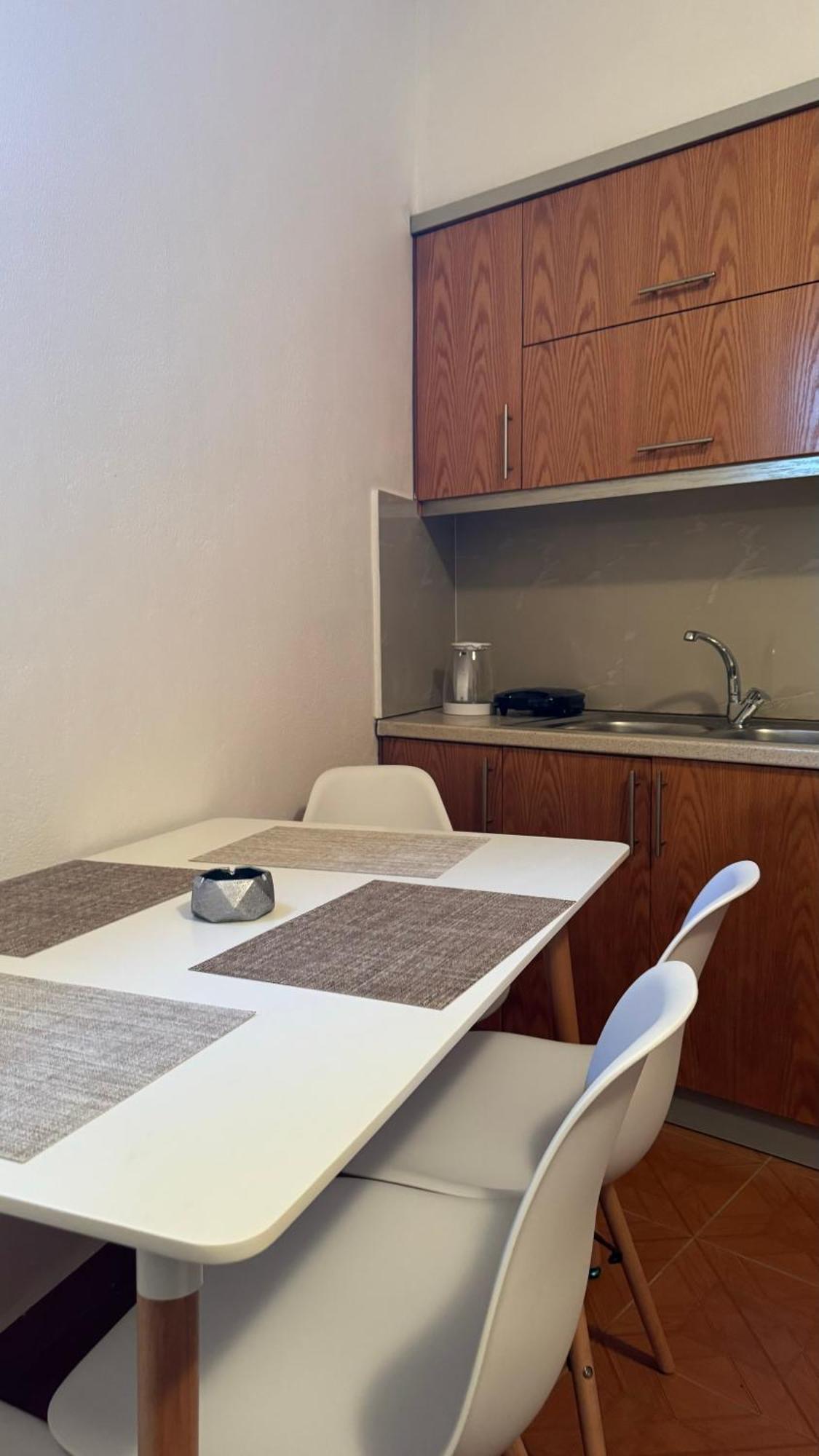 Peci Apartments จีโรคาสเตอร์ ภายนอก รูปภาพ