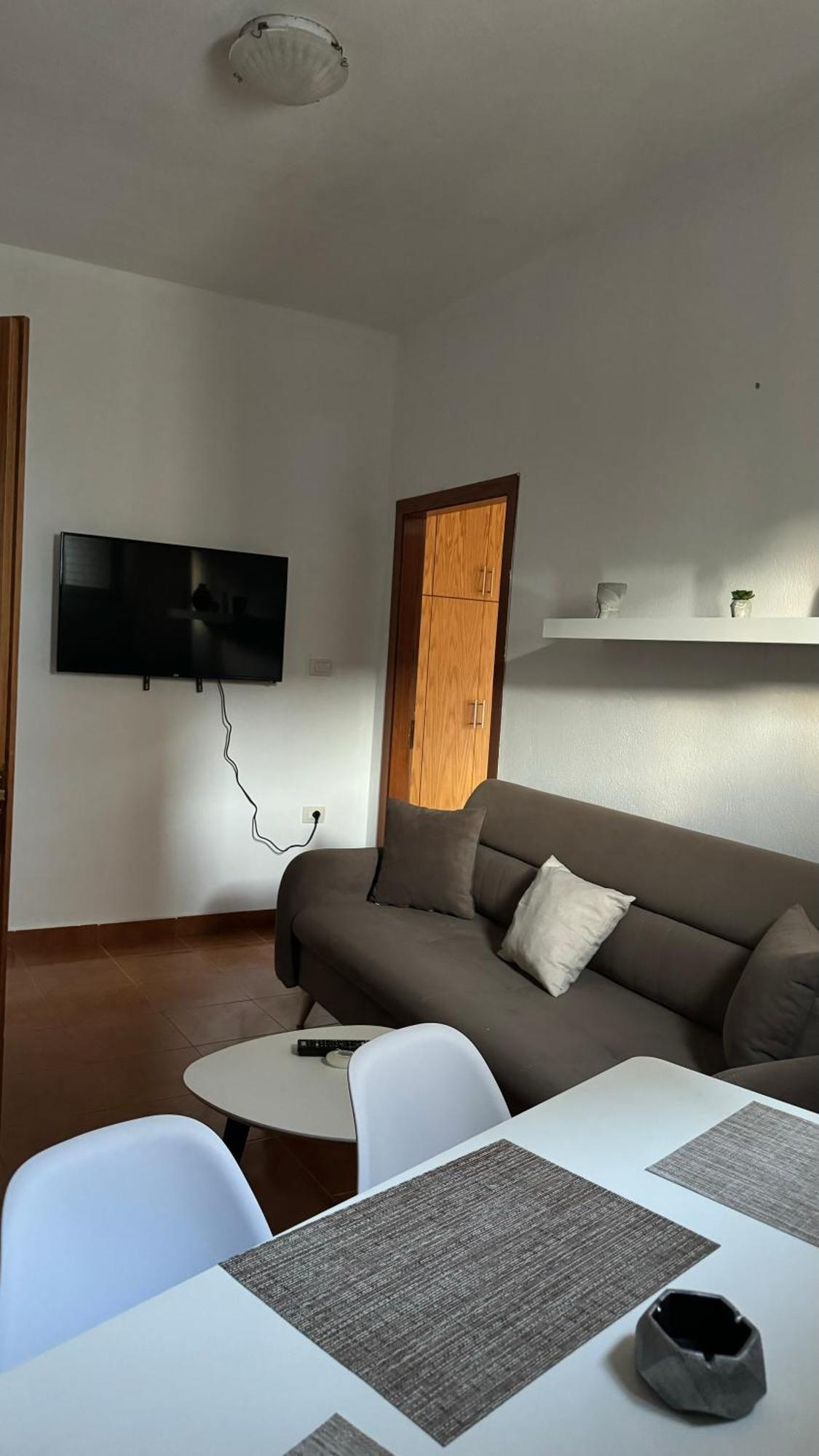 Peci Apartments จีโรคาสเตอร์ ภายนอก รูปภาพ