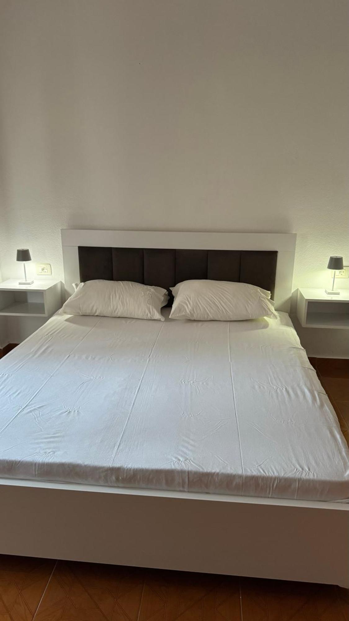 Peci Apartments จีโรคาสเตอร์ ภายนอก รูปภาพ