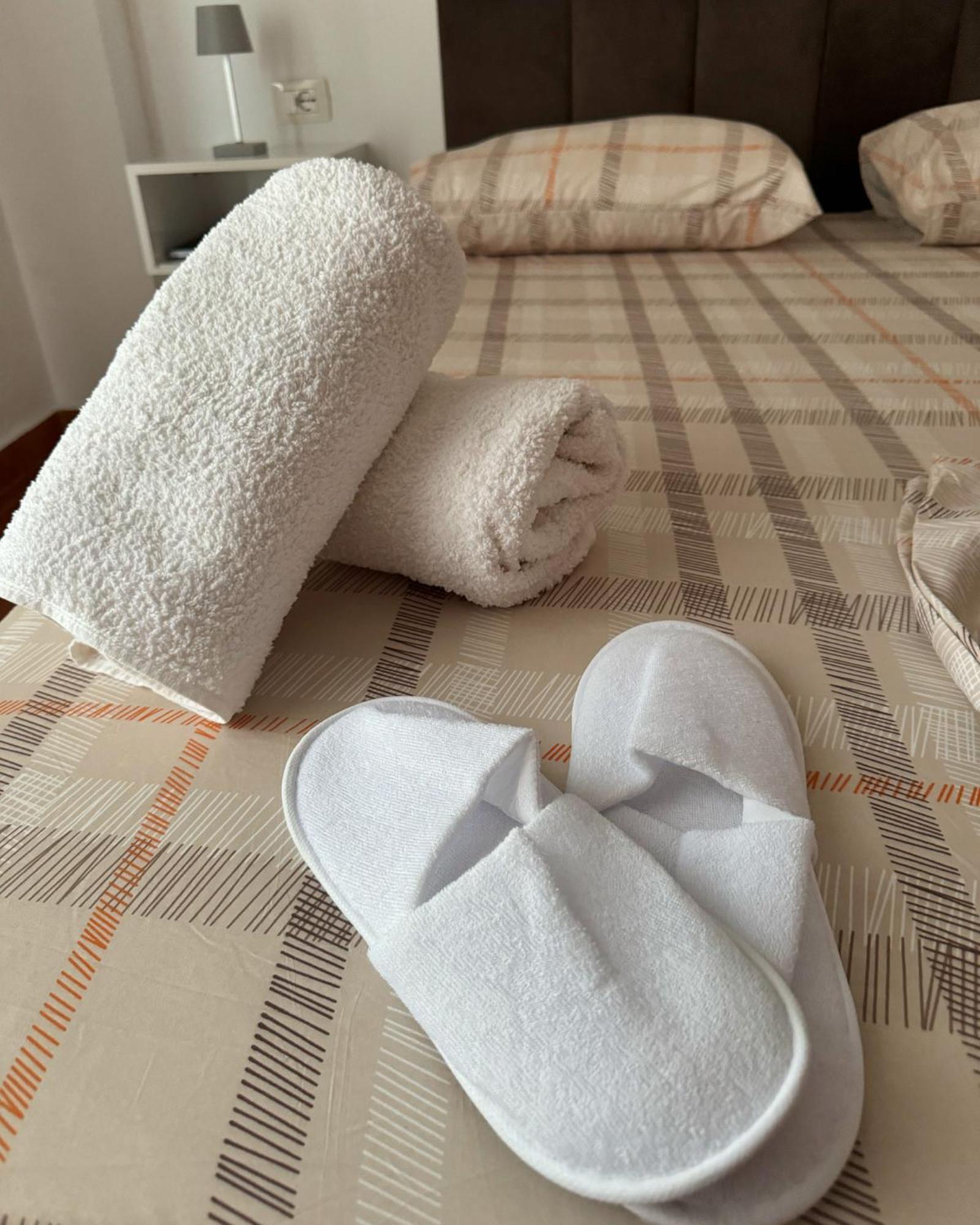 Peci Apartments จีโรคาสเตอร์ ภายนอก รูปภาพ