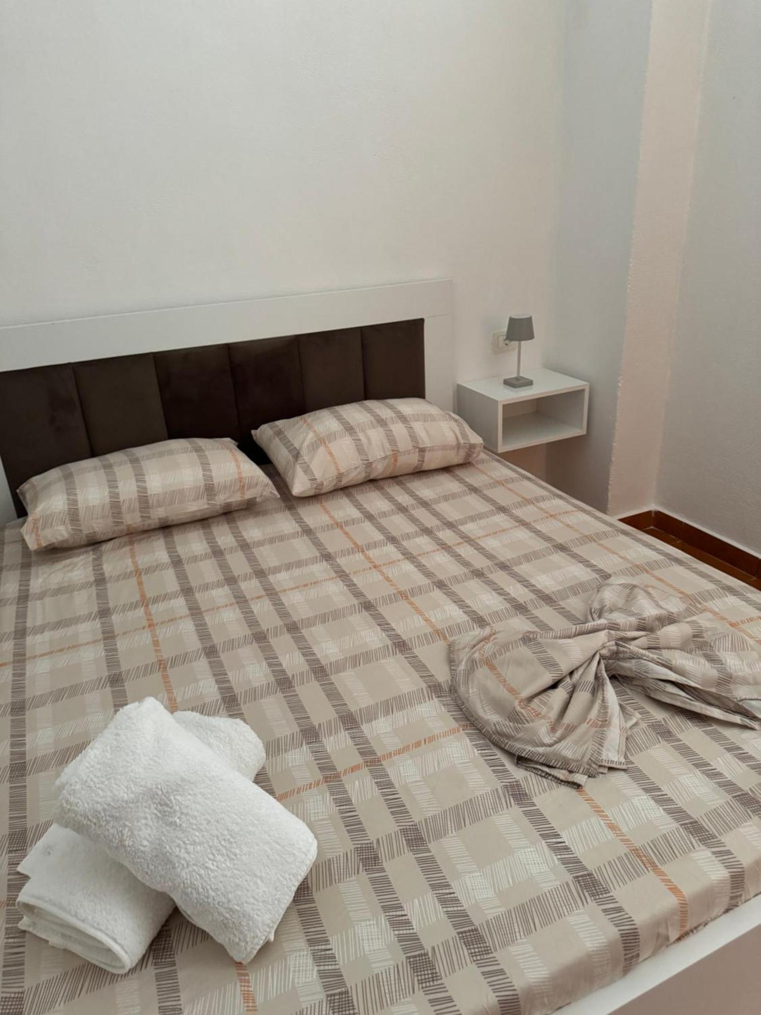 Peci Apartments จีโรคาสเตอร์ ภายนอก รูปภาพ